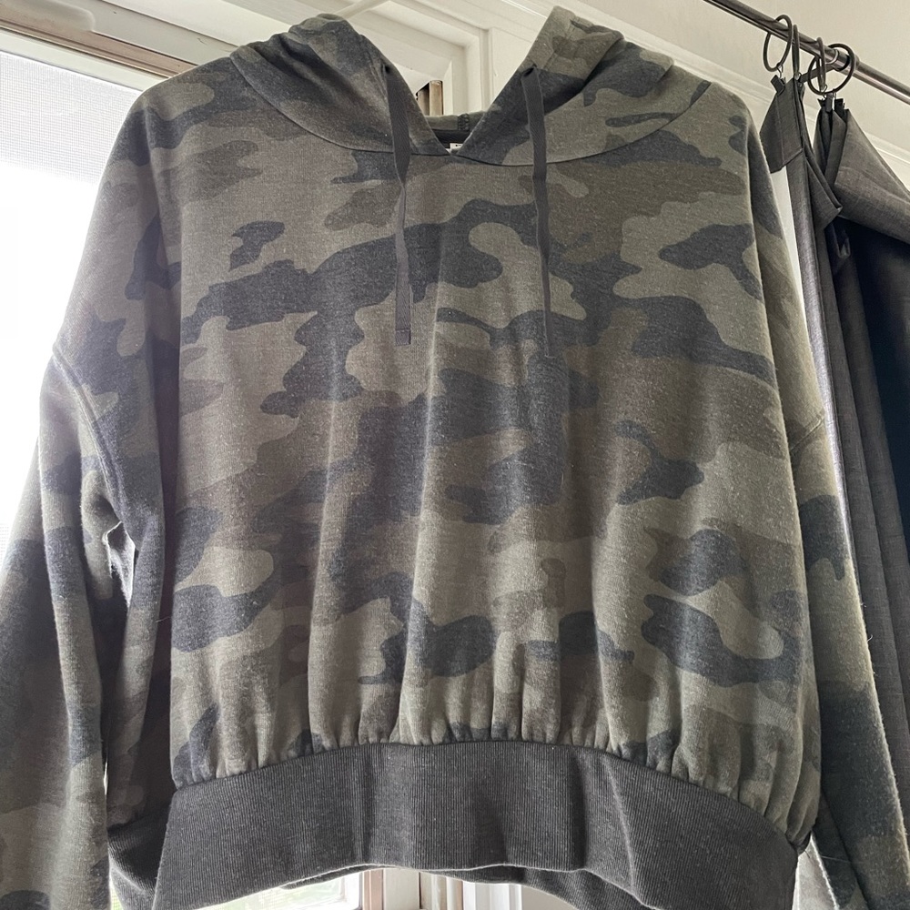Camo crop hoody